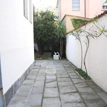 Con Giardino Nel Cuore Di 아파트